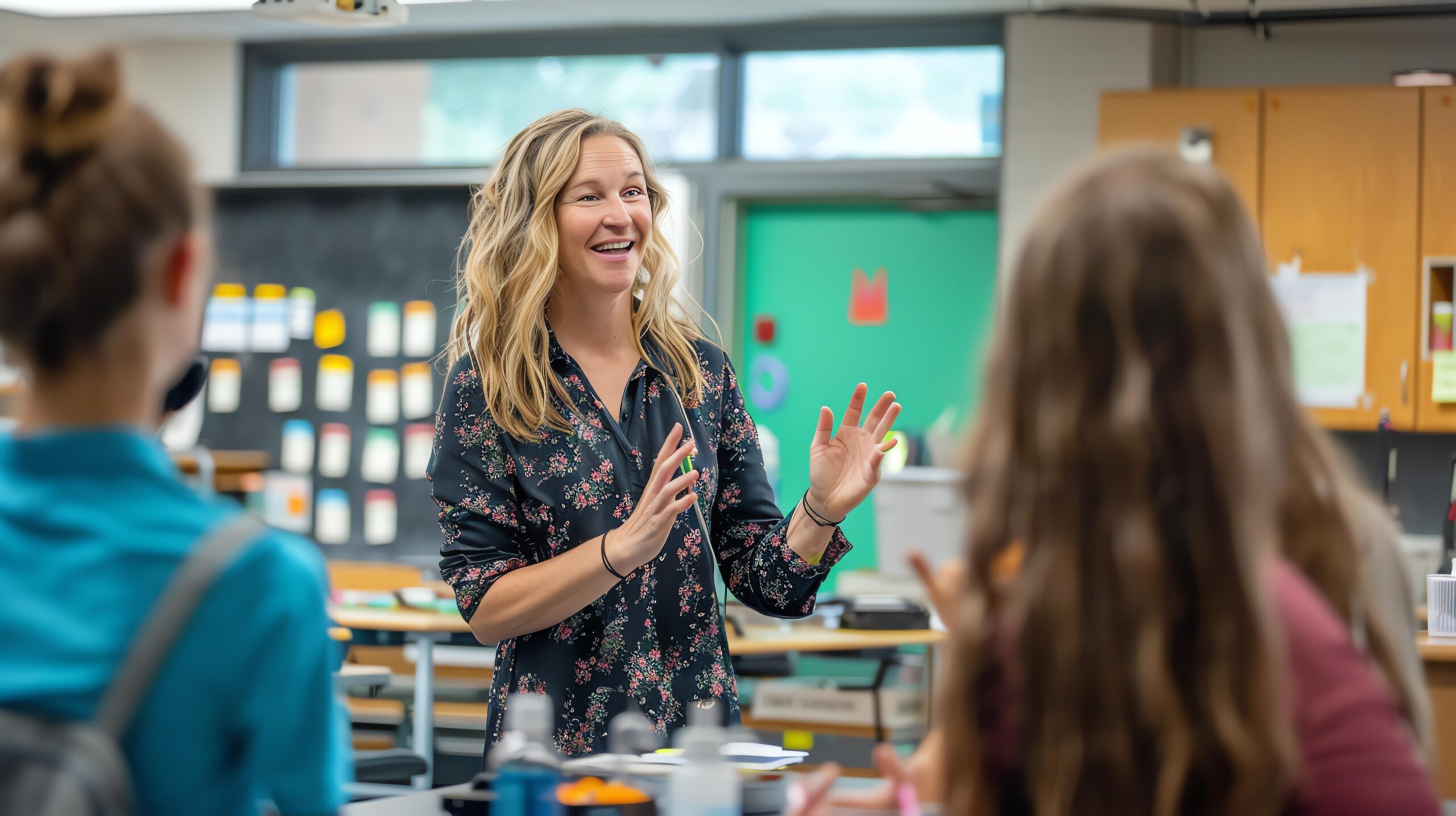 SUCCESSFUL COMMUNICATION BEHIND GRAMMAR TEACHING